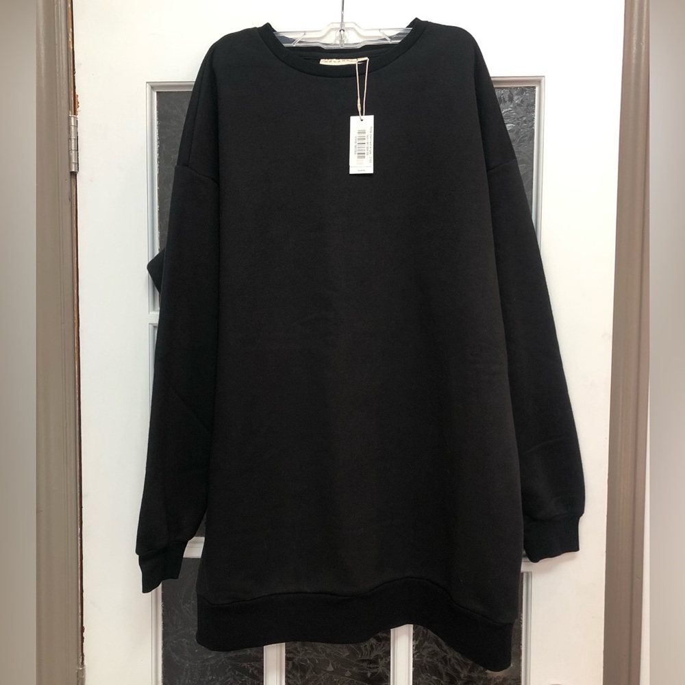 Womance Sz med.
Black crew neck ample fit